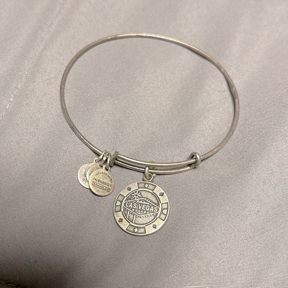 Alex and Ani 2014 Las Vegas Welcome Sign Poker Chip Silver Bangle - Picture 1 of 4